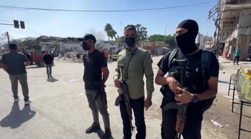 הוצאות להורג מול המצלמות: מסע הנקמה של חמאס אחרי הפסקת האש