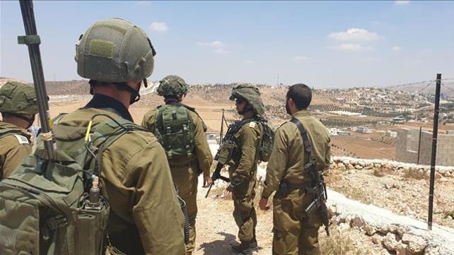 כוחות צה"ל פועלים ביהודה ושומרון במרדף אחר המחבלים שביצעו את הפיגוע בגוש עציון