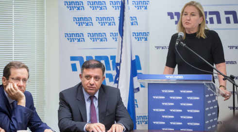 גורמים במחנה הציוני: אם לבני לא תמונה ליו"ר האופוזיציה - הסיעה בסכנה