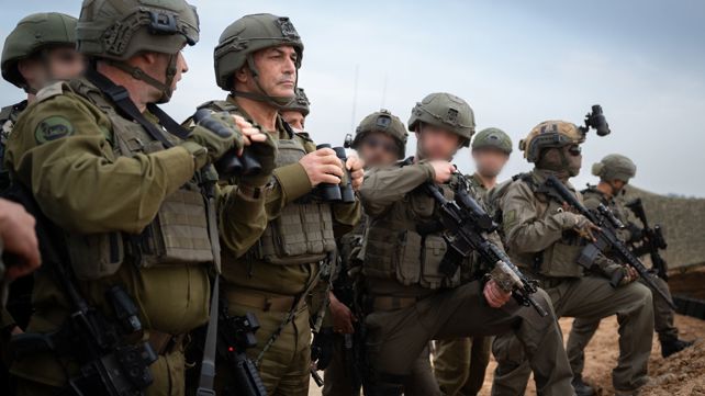 הרמטכ"ל זמיר עם לוחמים בעזה