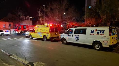 גבר כבן 60 נהרג בשריפת דירה בבניין בירושלים