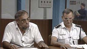 איתן בן יהושוע ונצ"מ מנשה חדד בפאנל. 13.12.1987