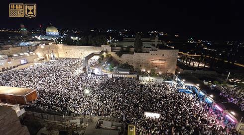 בהשתתפות שורדי שבי: כ-100 אלף איש השתתפו בסליחות בכותל