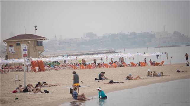 שרב, גל חום, חוף הים בתל אביב, 19.04.21