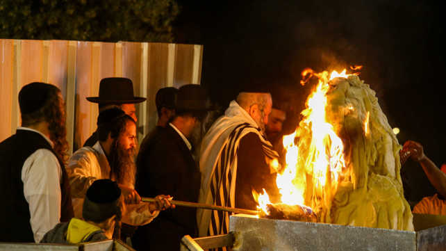 חסידי הרב ברלנד בהילולה בהר מירון