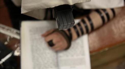 ארה"ב: בן 70 נורה בכניסה לבית כנסת במיאמי