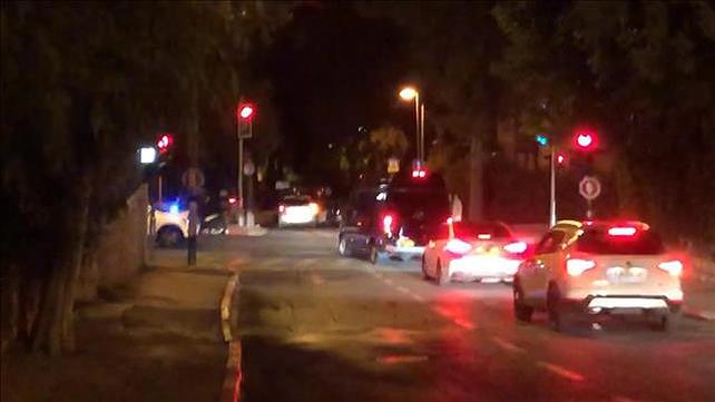 שיירה של הרב קנייבסקי עברה ברמזור אדום בירושלים