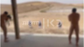 קצין ולוחם בסיירת נח"ל במטווח בעירום