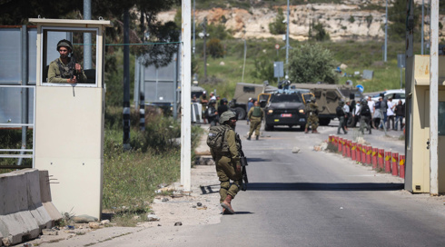 פרשה רודפת פרשה: האנשים שאחראים לביטחון שלנו - ומוכרים אותו