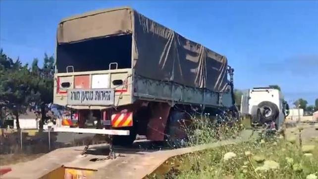 חיילי מילואים מובילים משאיות צבאיות ישנות לגריטה 20.05.21