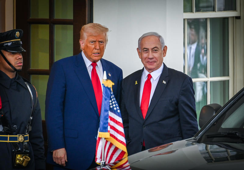 ראש הממשלה בנימין נתניהו עם נשיא ארצות הברית דונלד טראמפ בבית הלבן, אפריל 2025