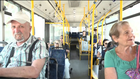 מקליטים אותנו באוטובוס - ופוגעים לנו בפרטיות