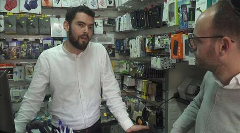 "זו תעודת זהות של חרדי": מאחורי הקלעים של מלחמות הסלולר במגזר