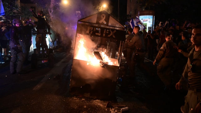 הפגנה מול מצודת זאב בתל אביב