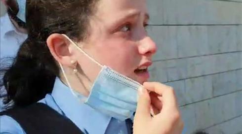 בת ה-13 שעוכבה בידי שוטרים כי לא עטתה מסכה: "ממש הפחידו אותי"