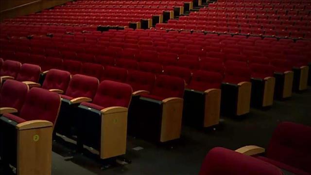 "הכי מתגעגע לקהל": שחקני התיאטרון מקווים שההצגה תימשך