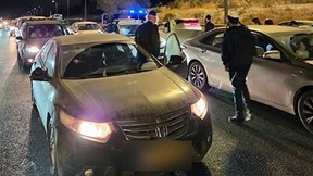 מעצר חשודים בכביש 1