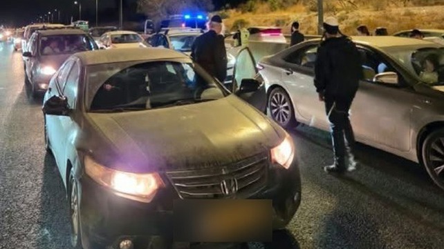 מעצר חשודים בכביש 1