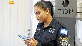 אחרי שנגנב עם כל הזכרונות: הטלפון של אליהו שנפל ב-7 באוקטובר הוחזר לאלמנתו