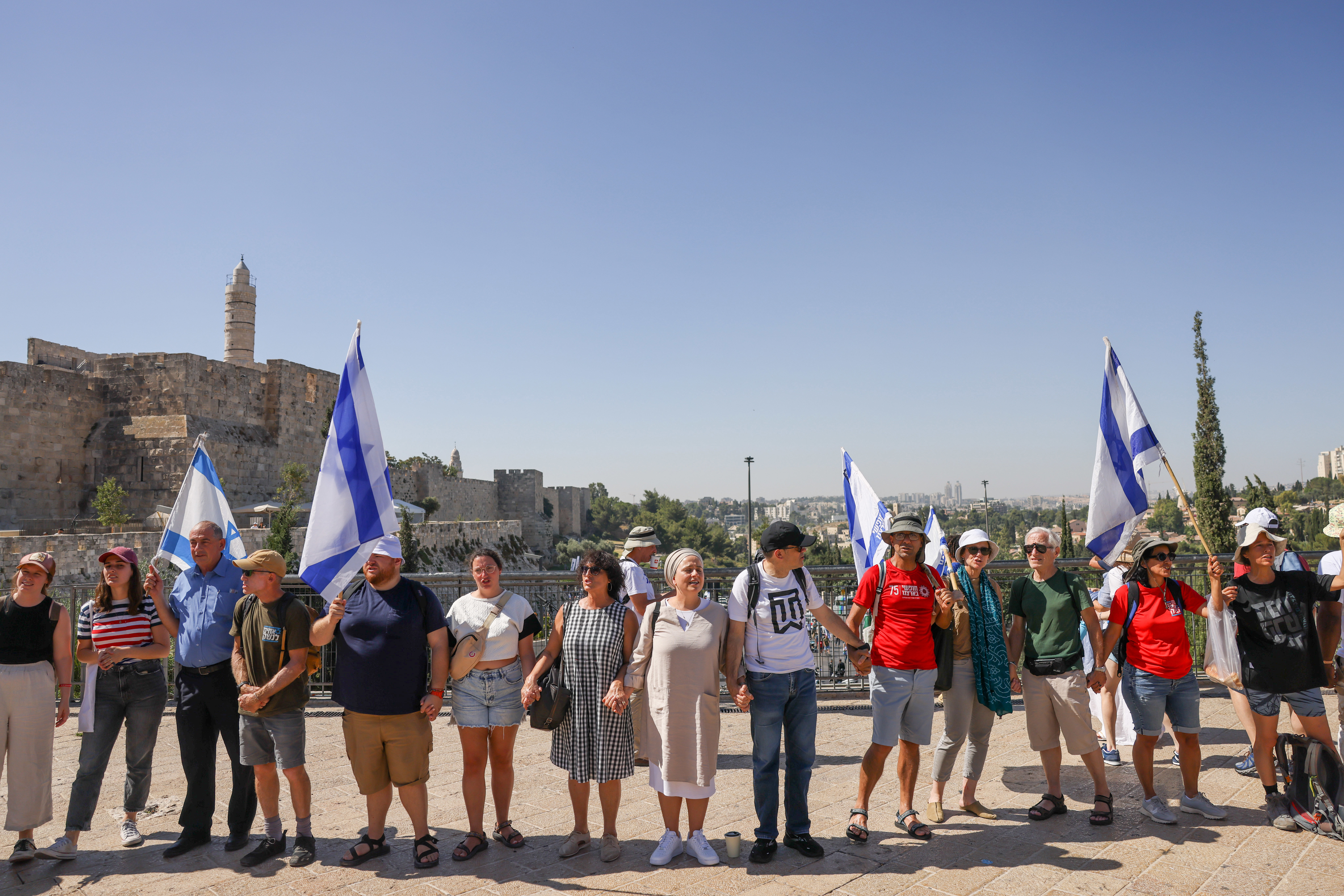 שרשרת מחאה של תומכי ומתנגדי הרפורמה