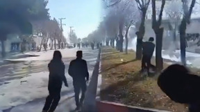 הרוגים במהומות באיראן: המפגינים זועמים והמשטר מנסה להנמיך את הלהבות