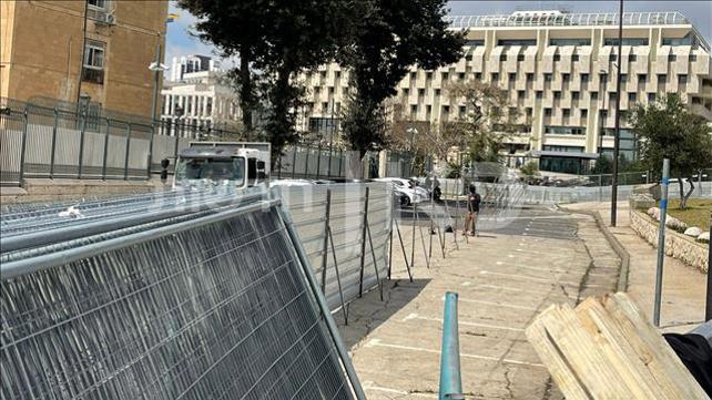 תיעוד: עבודות סמוך למשרד רה