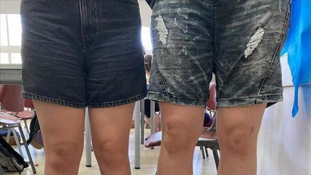 מחאת המכנסונים, מכנסיים