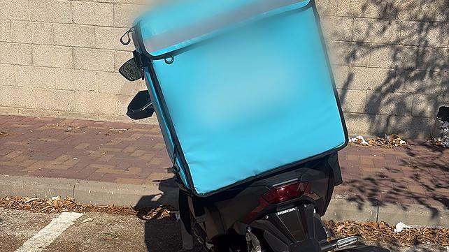 האופנוע של השליח "וולט" החשוד בדקירת נהג אוטובוס ברמת גן