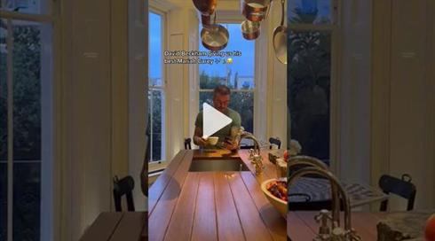 בקהאם או קארי? ויקטוריה רצתה לדעת מי עשה את זה טוב יותר
