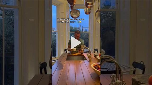 דייויד בקהאם שר