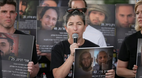 בצל הדאגה ליקיריהן: משפחות החטופים ממשיכות להיתקל במסרים סותרים