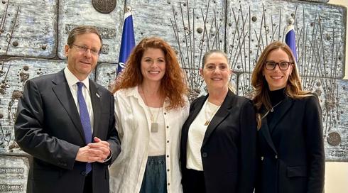 דברה מסינג נחתה בישראל: "הרגשתי שאני צריכה להיות פה"