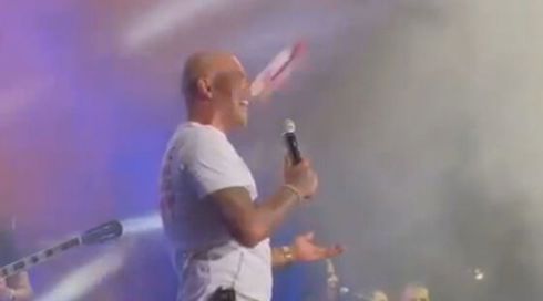 בקבוק הושלך באשקלון על אייל גולן, שהגיב: "בוא, יא קוקסינל"