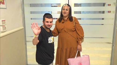 "מאחל לעצמי להמשיך הלאה": הצעיר שנפצע בפיגוע באלעד השתחרר מבית החולים