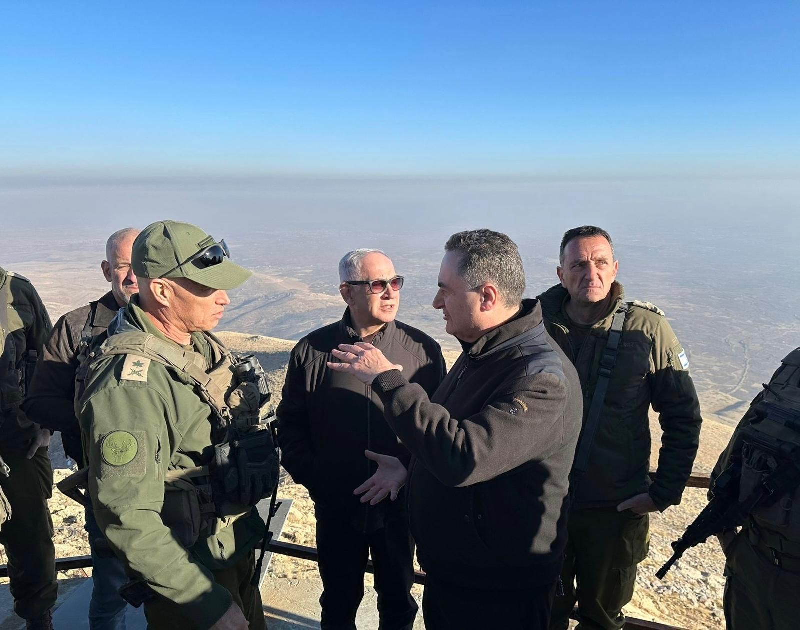 רה"מ, שר הביטחון והרמטכ"ל בחרמון הסורי