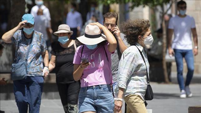 אנשים עוטים מסכות במרכז ירושלים 11.06.20