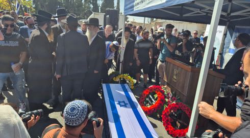 אוריאל ברוך הובא למנוחות: "לא חלמתי שאצטרך להספיד אותך"