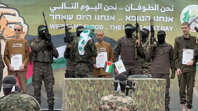 אלי, אוהד ואור על במת חמאס בדיר אל בלח