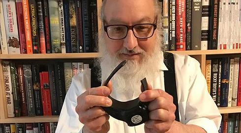 פולארד חתך את האזיק האלקטרוני: "חירותי חזרה"