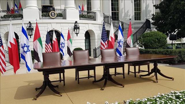 שולחן החתימה בבית הלבן על ההסכמים בין ישראל, איחוד האמירויות ובחריין 15.09.20