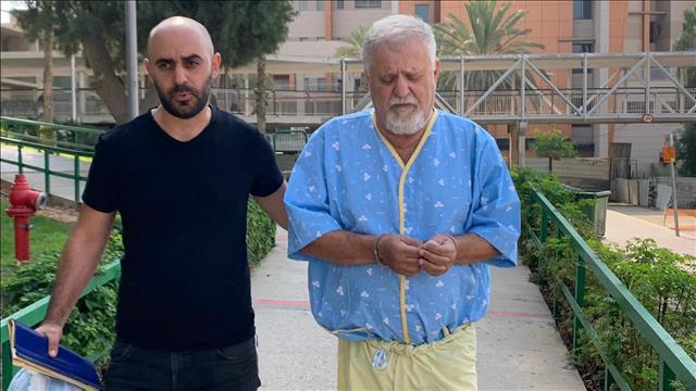 ד"ר גיורא פרי שחשוד ברצח בת זוגו אסתי אהרונוביץ' בתלמי אליהו משתחרר מבית החולים ומובל למעצר, 06.11.19