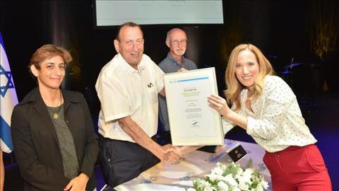 יפעת גליק מקבלת את פרס סוקולוב לעיתונות. 9.11.21