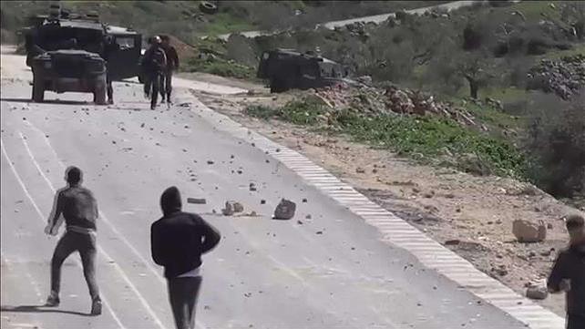אבו מאזן: "בנות מרביצות לחיילים – זה מרומם את ליבי"