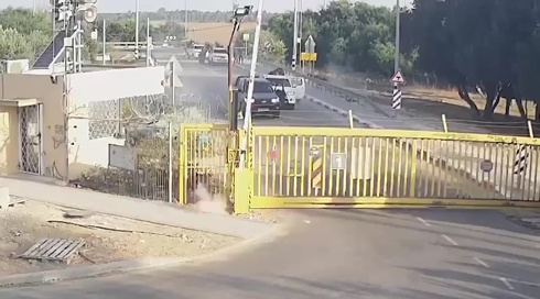 תיעוד חדש מ-7 באוקטובר: רגע הגעת המחבלים לקיבוץ רעים - וקרב היריות