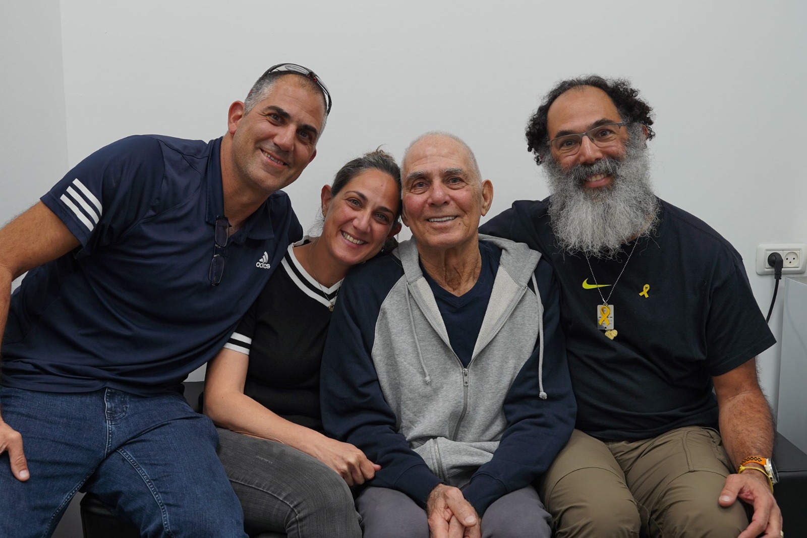 גדי מוזס עם משפחתו