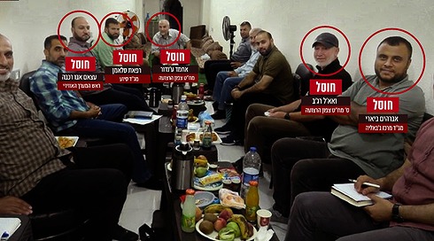 צה"ל חשף: תיעוד של בכירי חמאס מחוייכים בתוך המנהרה, חמישה מהם חוסלו