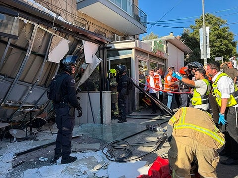 זירת קריסת המרפסת צילום: דוברות כבאות והצלה
