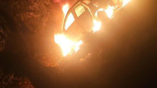 כלי הרכב של החשוד היורה, נמצא כשהוא עולה באש בפאתי אבו סנאן