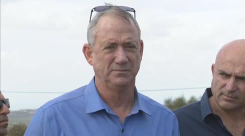 גנץ בסיור בצפון: "במקום להתעסק במה שהמדינה צריכה עוסקים במה שביבי צריך"