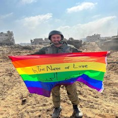יואב עצמוני דגל גאווה בעזה (1)